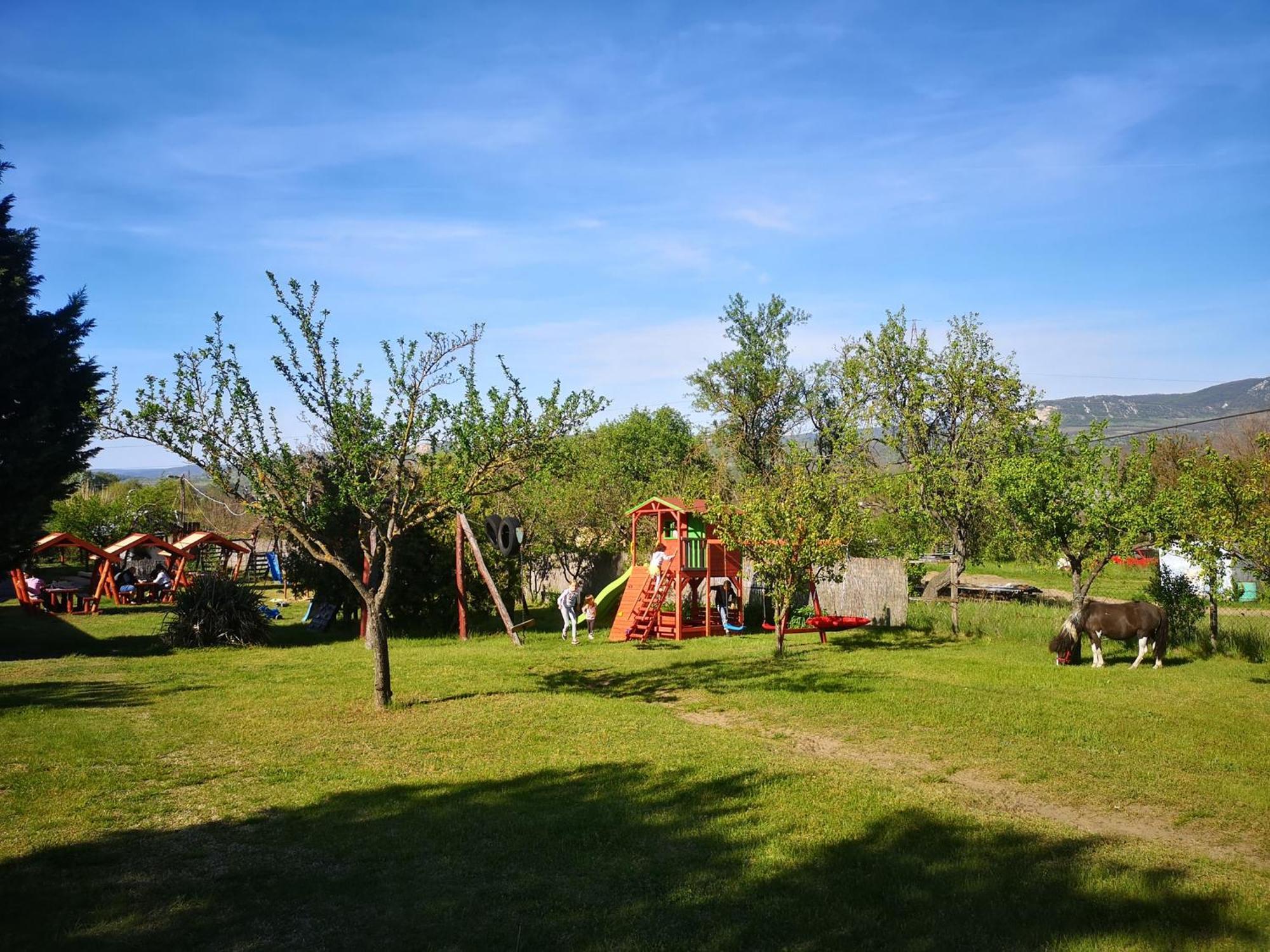 Pilisi Lovas Major, Dorog Bed & Breakfast Ngoại thất bức ảnh